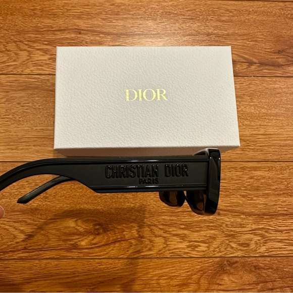🚫 SOLD on Mercari: DIOR Wildior rectangular-frame sunglasses - Picture 4 of 15
